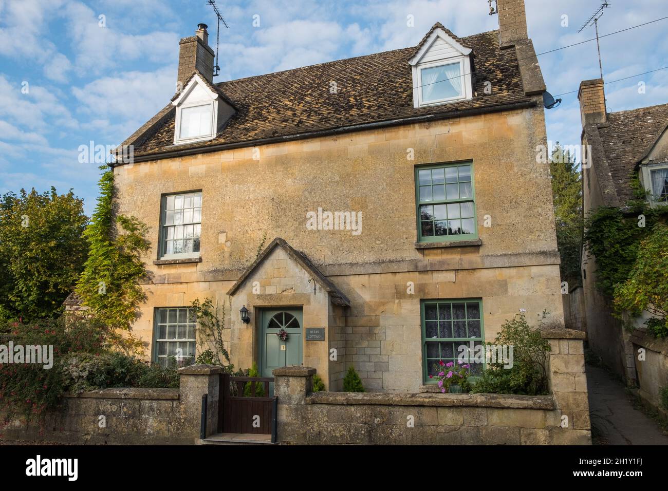 Typical cotswold cottages hires stock photography and images Alamy