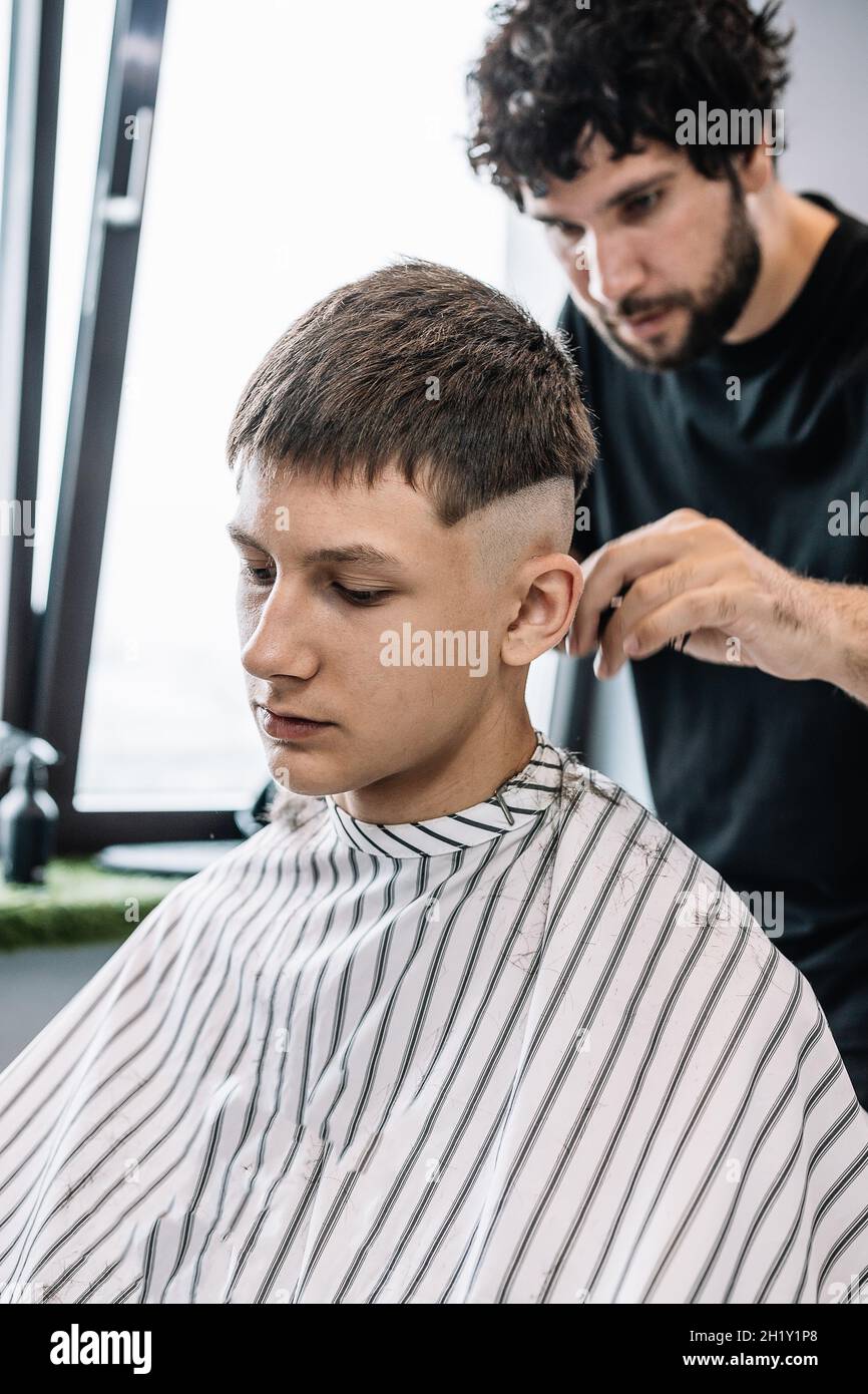 Mens salon hi-res stock photography and images - Alamy