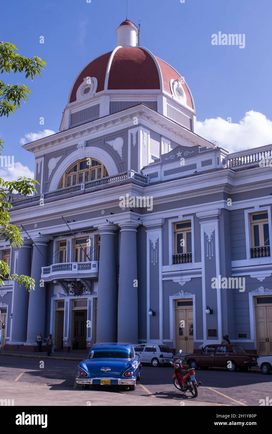 Impressive frontage and dome of colonial Palacio de Gobierno on Plaza Jose Marti with typical classic american car parked in front. Cienfuegos, Cuba. Stock Photo