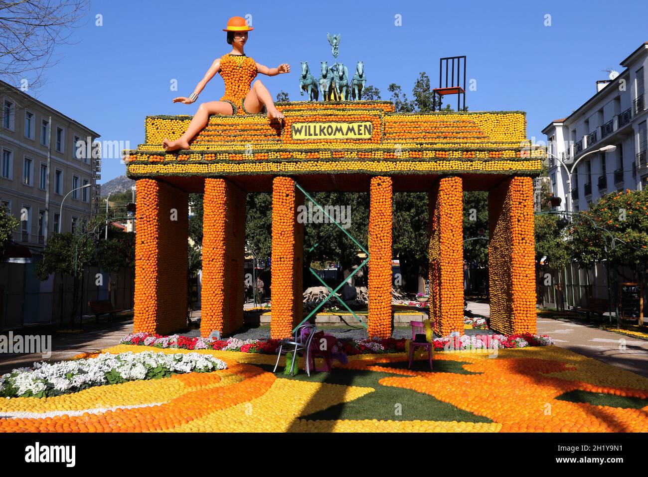 FRANCE. ALPES-MARITIMES (06) MENTON. LEMON FEAST. EXHIBITIONS OF THE GROUNDS OF AGRUMED IN THE BIOVES GARDEN. BROADWAY AT THE RHYTHM OF THE MOST FAMOU Stock Photo