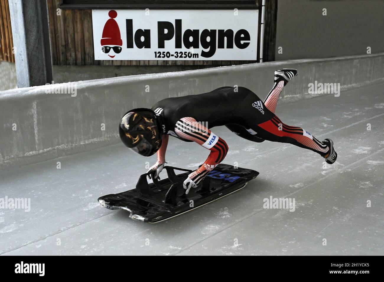 A SKELETONER STARTING OFF, SKELETON COMPETITION, LA PLAGNE, ALPS, SAVOY (73), RHONE-ALPES, FRANCE Stock Photo