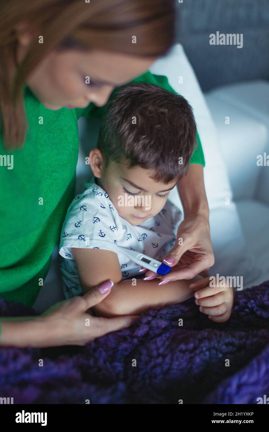 Under arm thermometer hires stock photography and images Alamy