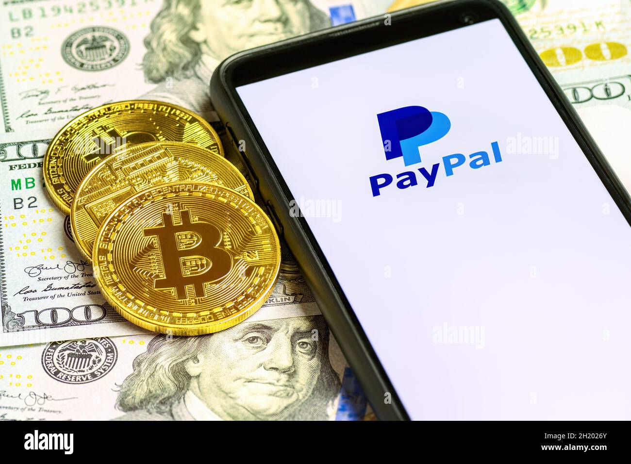 Paypal bitcoin hi-res stock photography and images - Alamy