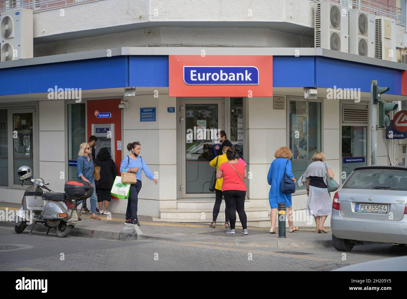 Schlange, Eurobank, Rethymno, Kreta, Griechenland Stock Photo
