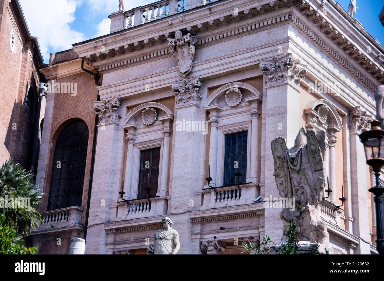 Ornamental display of captured arms hi-res stock photography and images ...