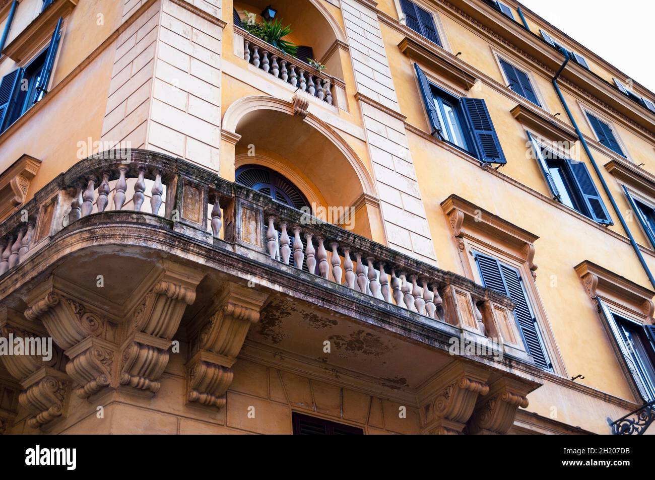 Classical architectural features of Italian architecture in the old