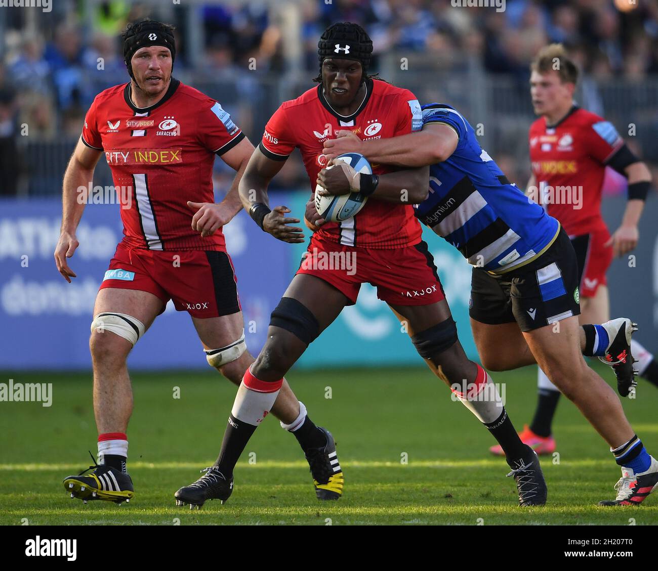 The Recreation Ground, Bath, England, UK. 17th October, 2021. Saracens' Maro Itoje is tackled by Bath Rugby's Will Stuart during the Gallagher English Premiership match between Bath Rugby and Saracens: Credit: Ashley Western/Alamy Live News Stock Photo