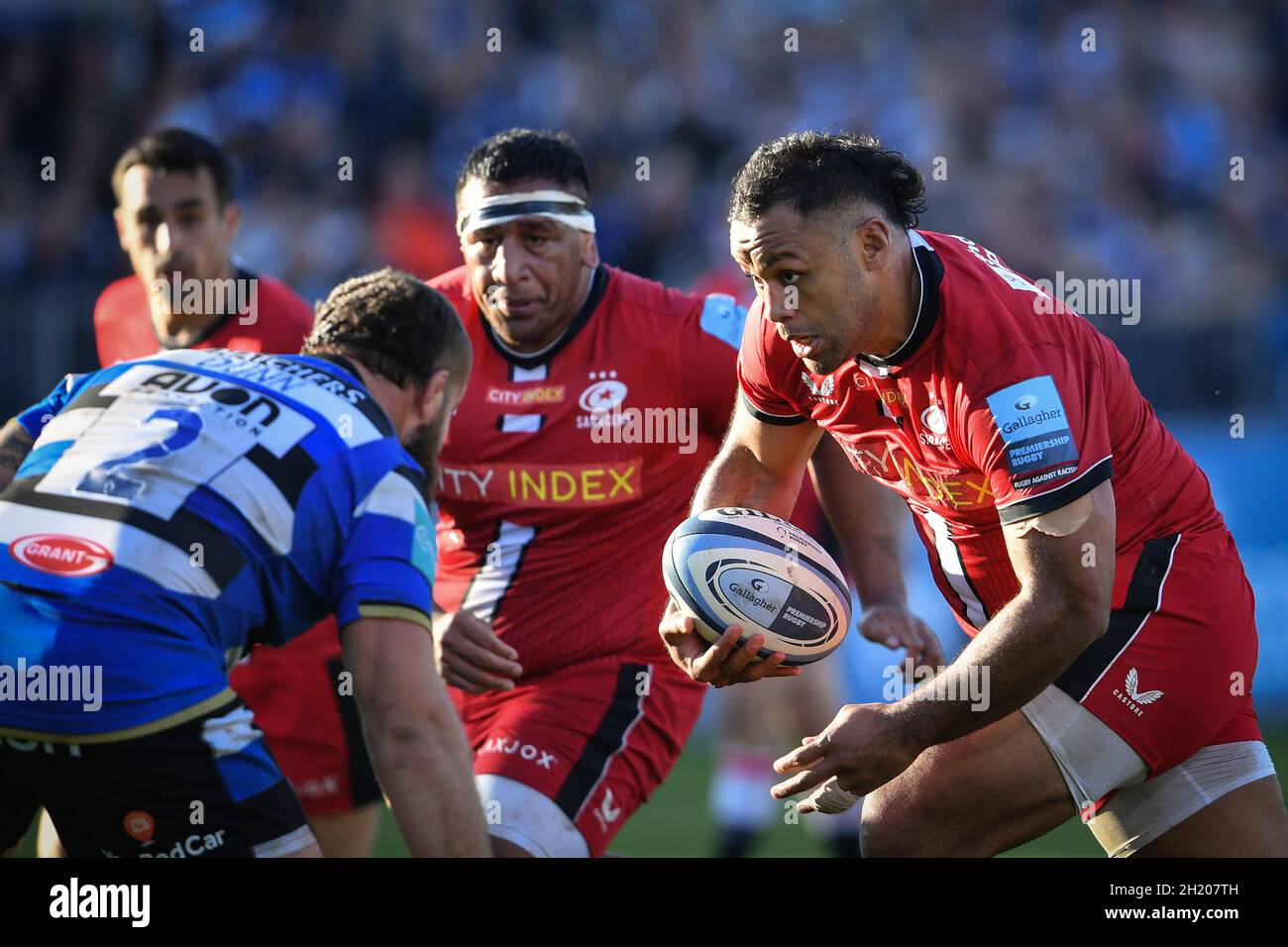 The Recreation Ground, Bath, England, UK. 17th October, 2021. Saracens' Billy Vunipola in action during the Gallagher English Premiership match between Bath Rugby and Saracens: Credit: Ashley Western/Alamy Live News Stock Photo