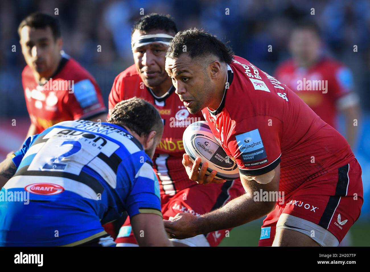 The Recreation Ground, Bath, England, UK. 17th October, 2021. Saracens' Billy Vunipola in action during the Gallagher English Premiership match between Bath Rugby and Saracens: Credit: Ashley Western/Alamy Live News Stock Photo