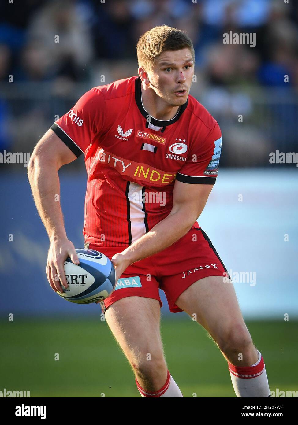 The Recreation Ground, Bath, England, UK. 17th October, 2021. Saracens' Owen Farrell in action during the Gallagher English Premiership match between Bath Rugby and Saracens: Credit: Ashley Western/Alamy Live News Stock Photo