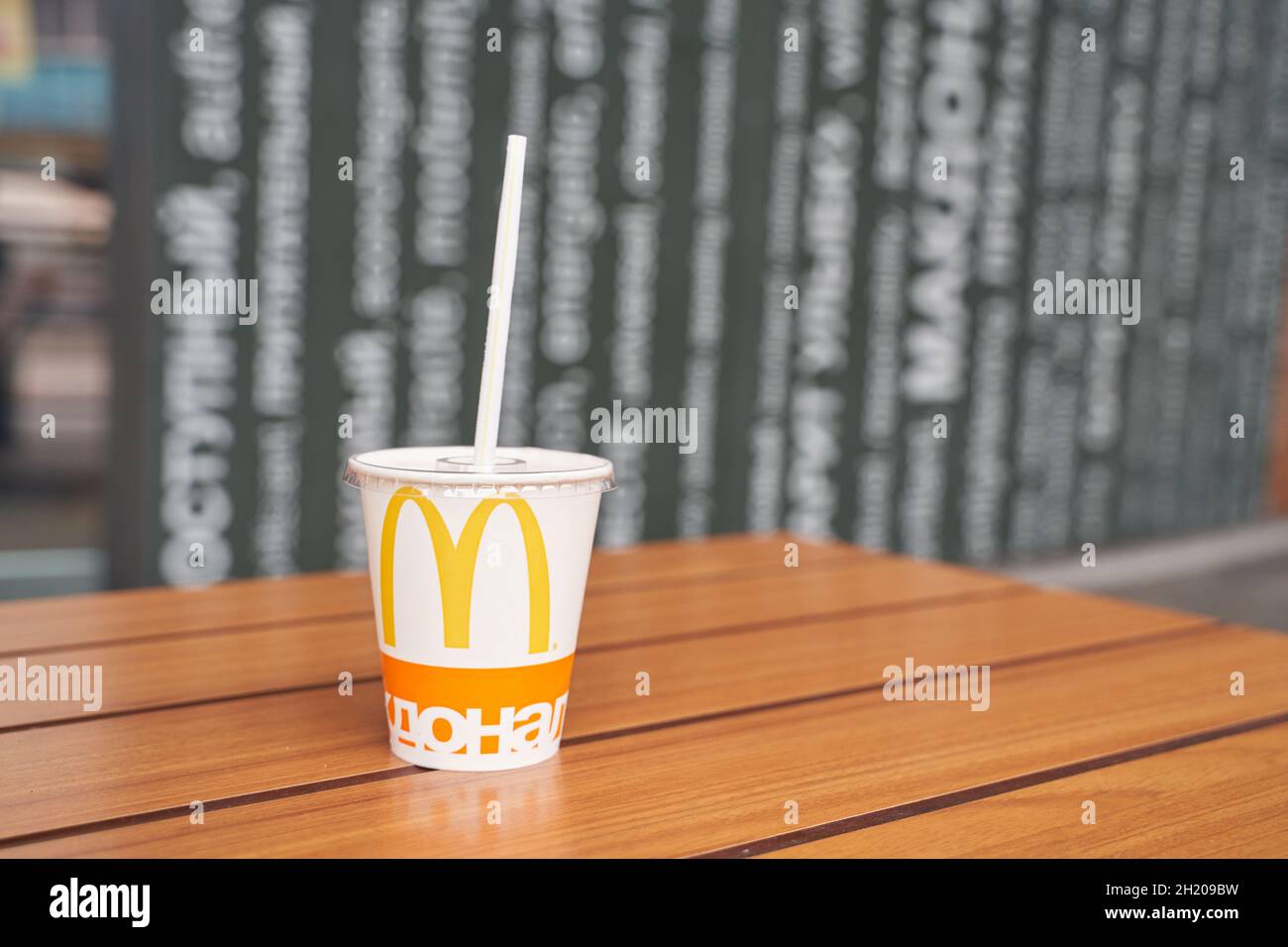 Paper cup coca cola hi-res stock photography and images - Alamy