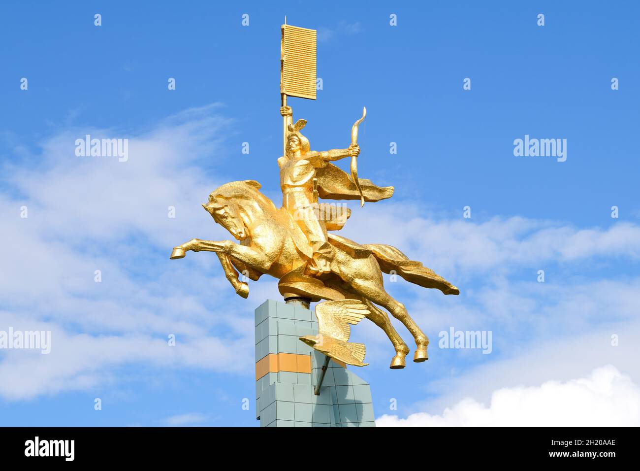 ELISTA, RUSSIA - SEPTEMBER 20, 2021: The Golden Horseman (monument to the hero of the folk epic 'Dzhangar') close-up on a sunny day Stock Photo