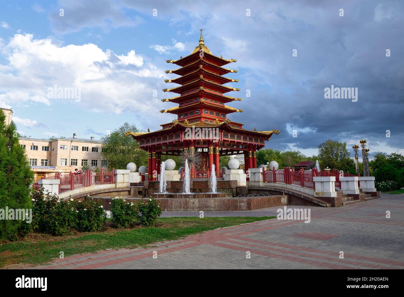 ELISTA, RUSSIA - SEPTEMBER 20, 2021: Buddhist Pagoda 'Seven Days' on Lenin Square on a cloudy September day Stock Photo