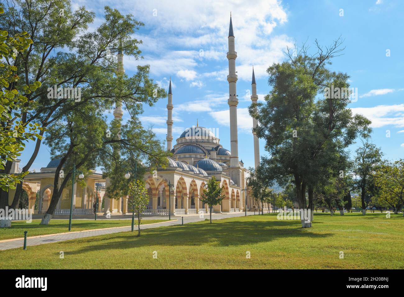 Sunny September day at the Tashu-Khadzhi mosque. Gudermes, Chechen Republic Stock Photo