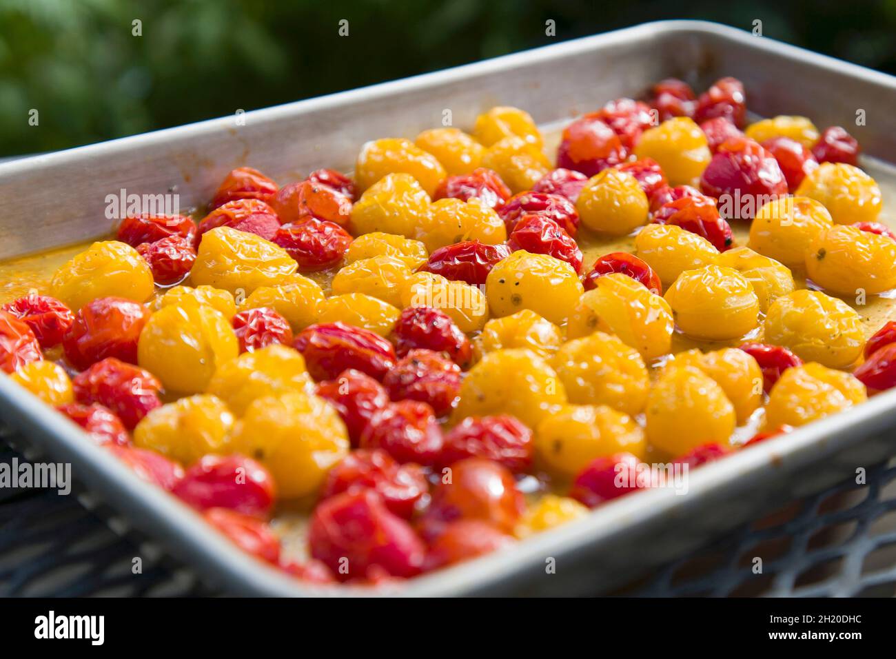 Roasted red and yellow cherry tomatoes Stock Photo - Alamy