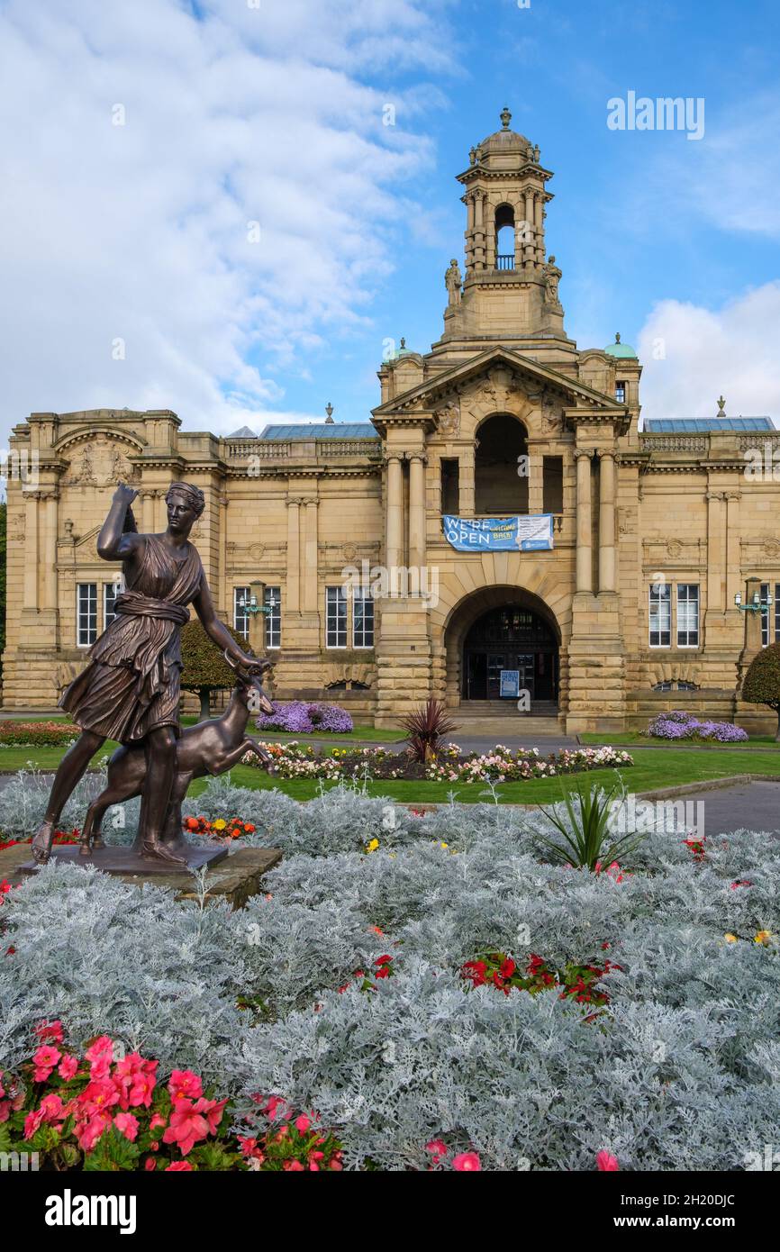 Lister Park and Cartwright Hall and Art Gallery, Bradford, Yorkshire, UK. Stock Photo