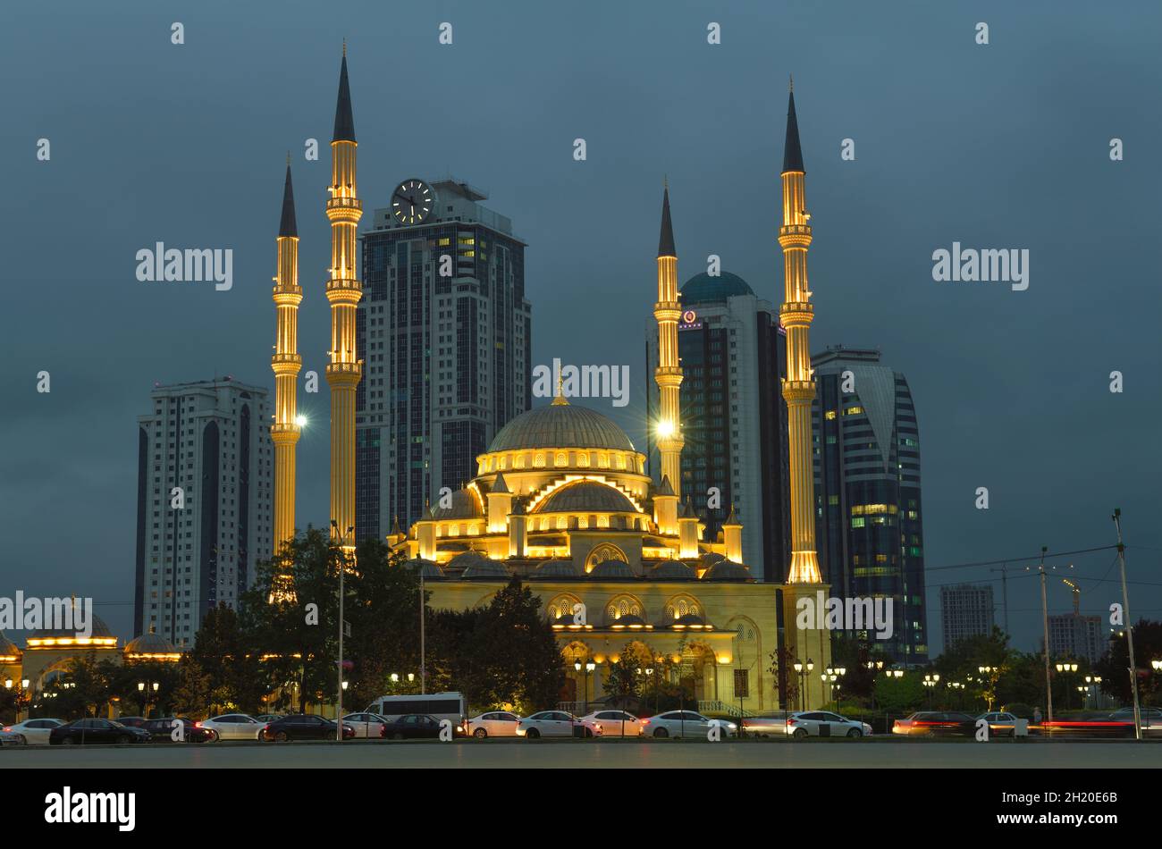 GROZNY, RUSSIA - SEPTEMBER 29, 2021: Mosque 'Heart of Chechnya' in front of the high-rise complex 'Grozny City' on a September evening Stock Photo