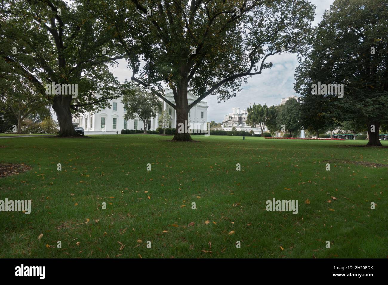 White House, front lawn,and Eisenhower Executive Office Building in distance. Stock Photo