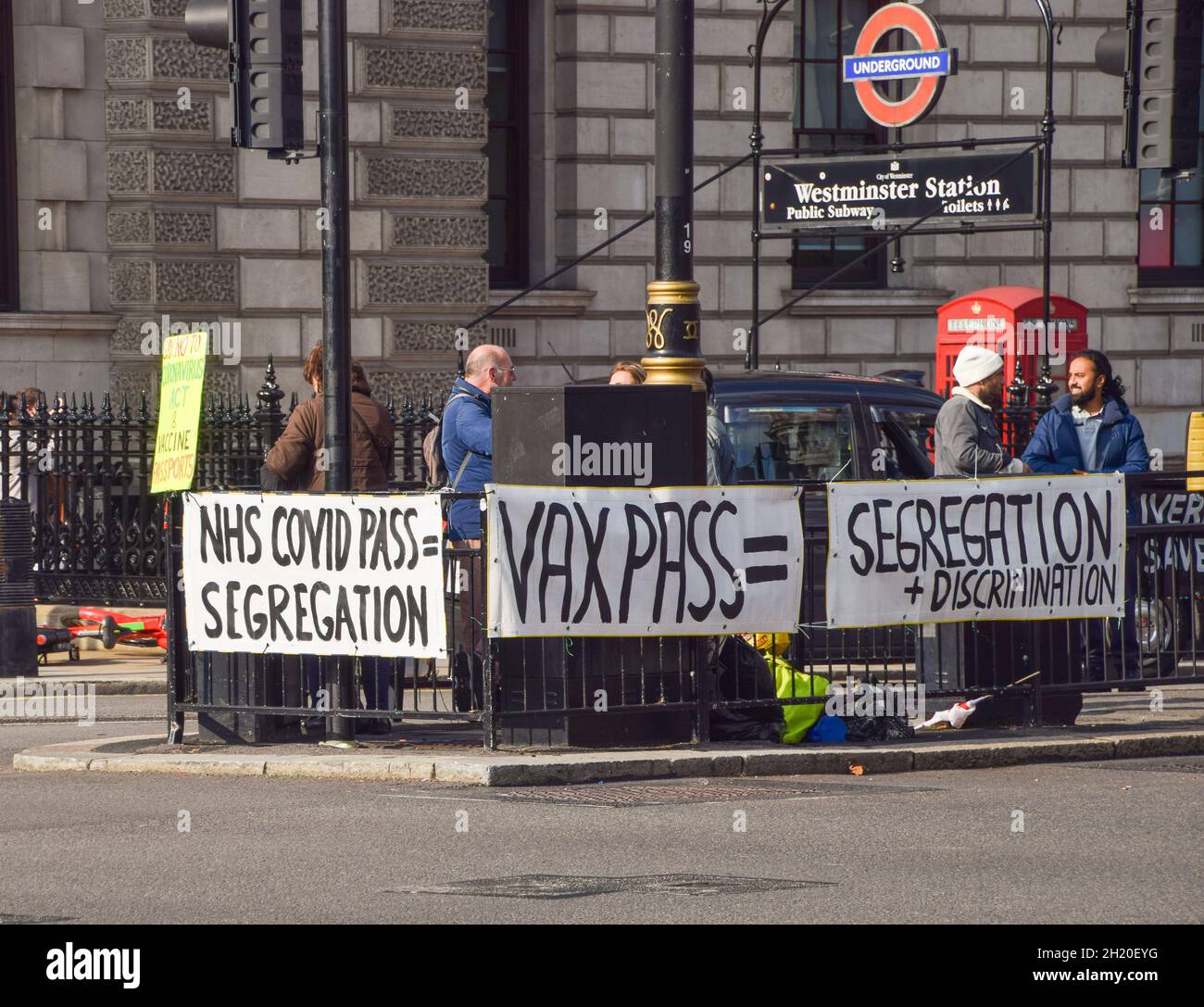 London, UK, 19th October 2021. Anti- vaccination passport protest in Parliament Square. Stock Photo