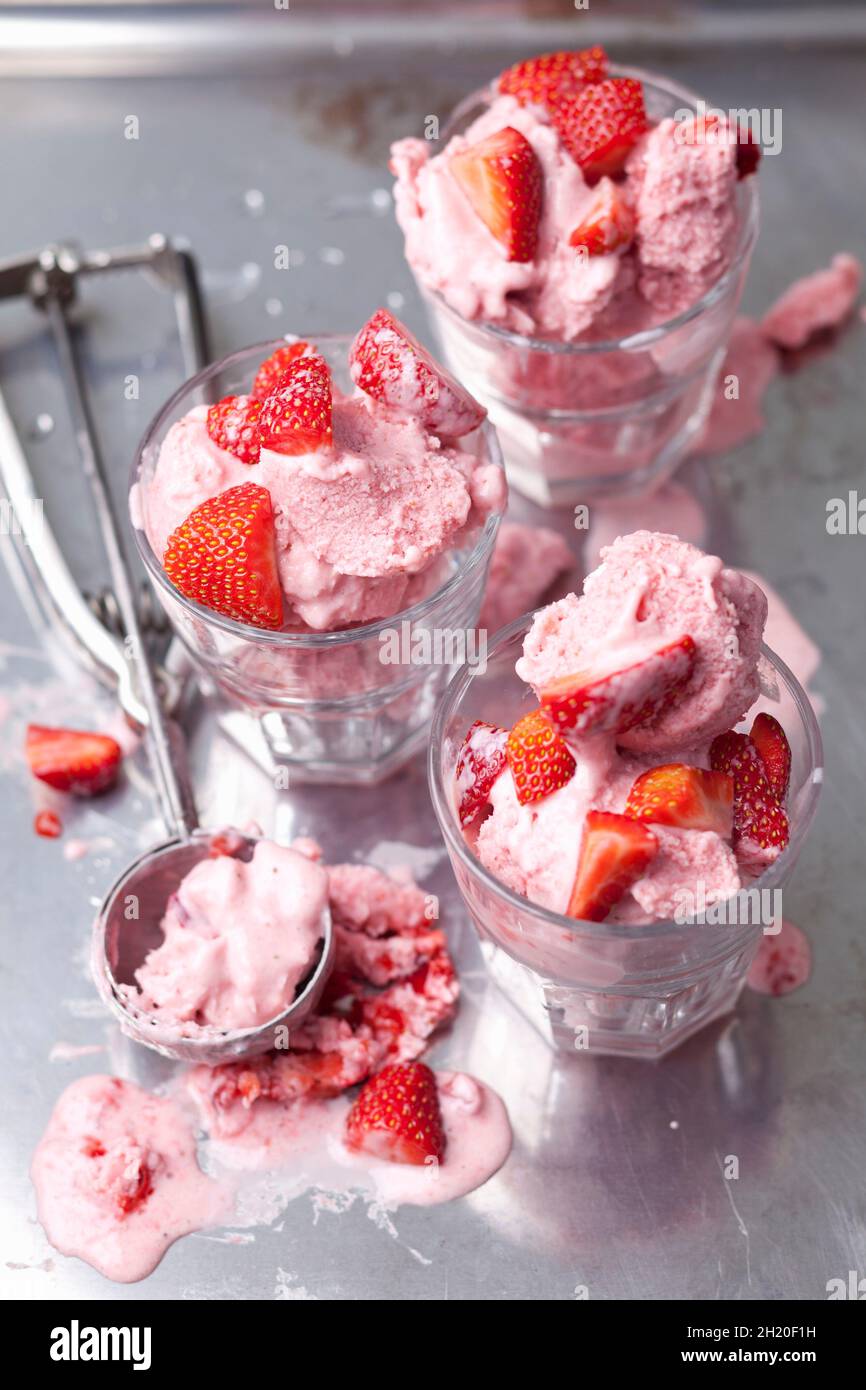 Frozen Berry Yogurt Stock Photo Alamy
