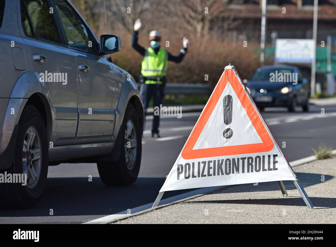 Corona-Krise - Polizei-Kontrollen - Die Ausgangsbeschränkungen werden in Österreich von der Polizei kontrolliert (Bezirk Gmunden, Oberösterreich, Öste Stock Photo