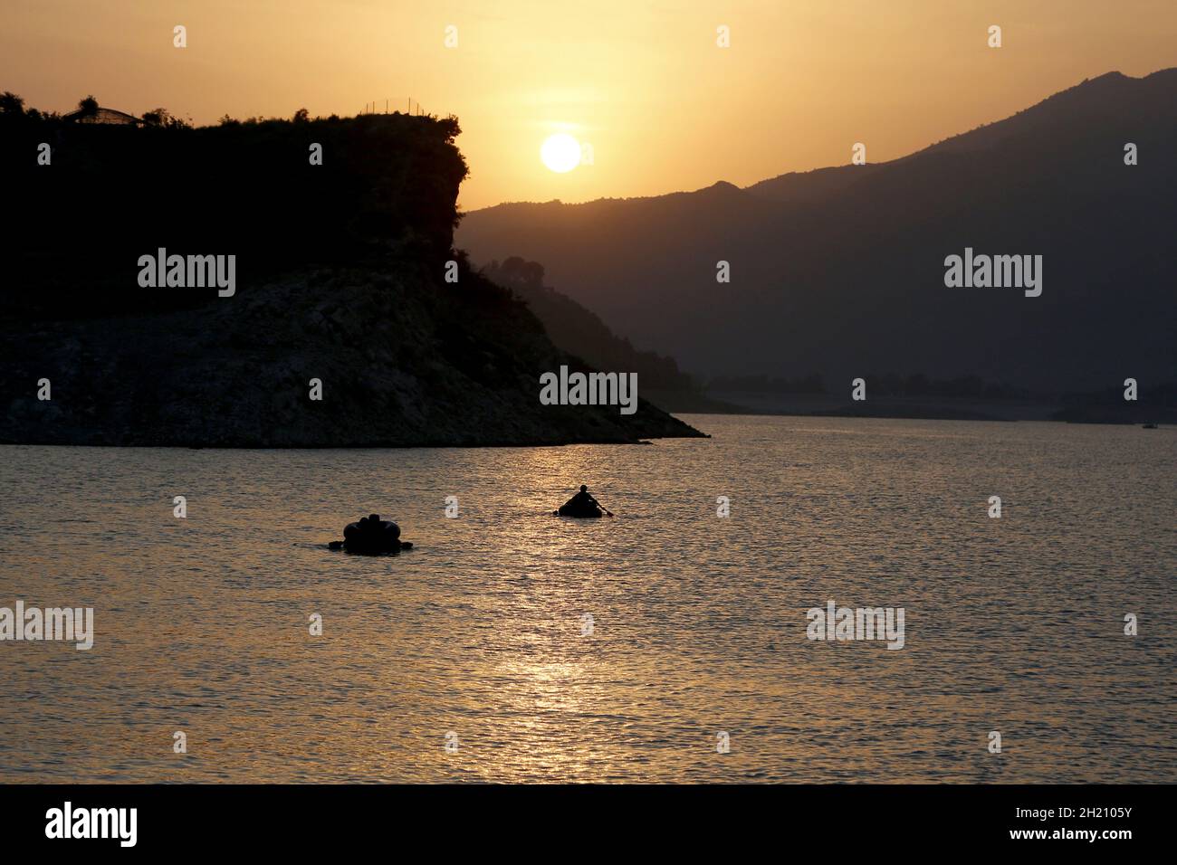 Khanpur. 19th Oct, 2021. Photo taken on Oct. 19, 2021 shows a view of sunset at Khanpur Lake in Khanpur of Pakistan's northwestern Khyber Pakhtunkhwa province. Credit: Ahmad Kamal/Xinhua/Alamy Live News Stock Photo