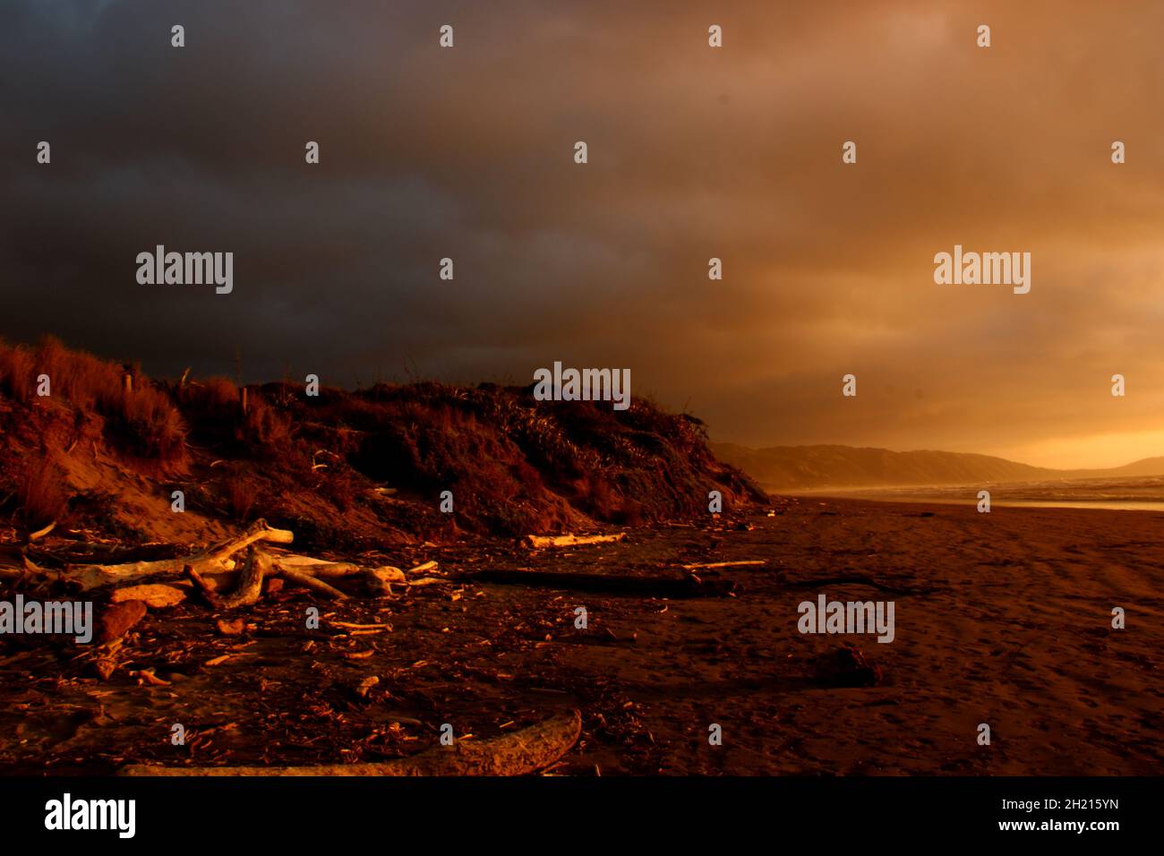 Sunset at Whareroa Beach, Paraparaumu, New Zealand Stock Photo Alamy