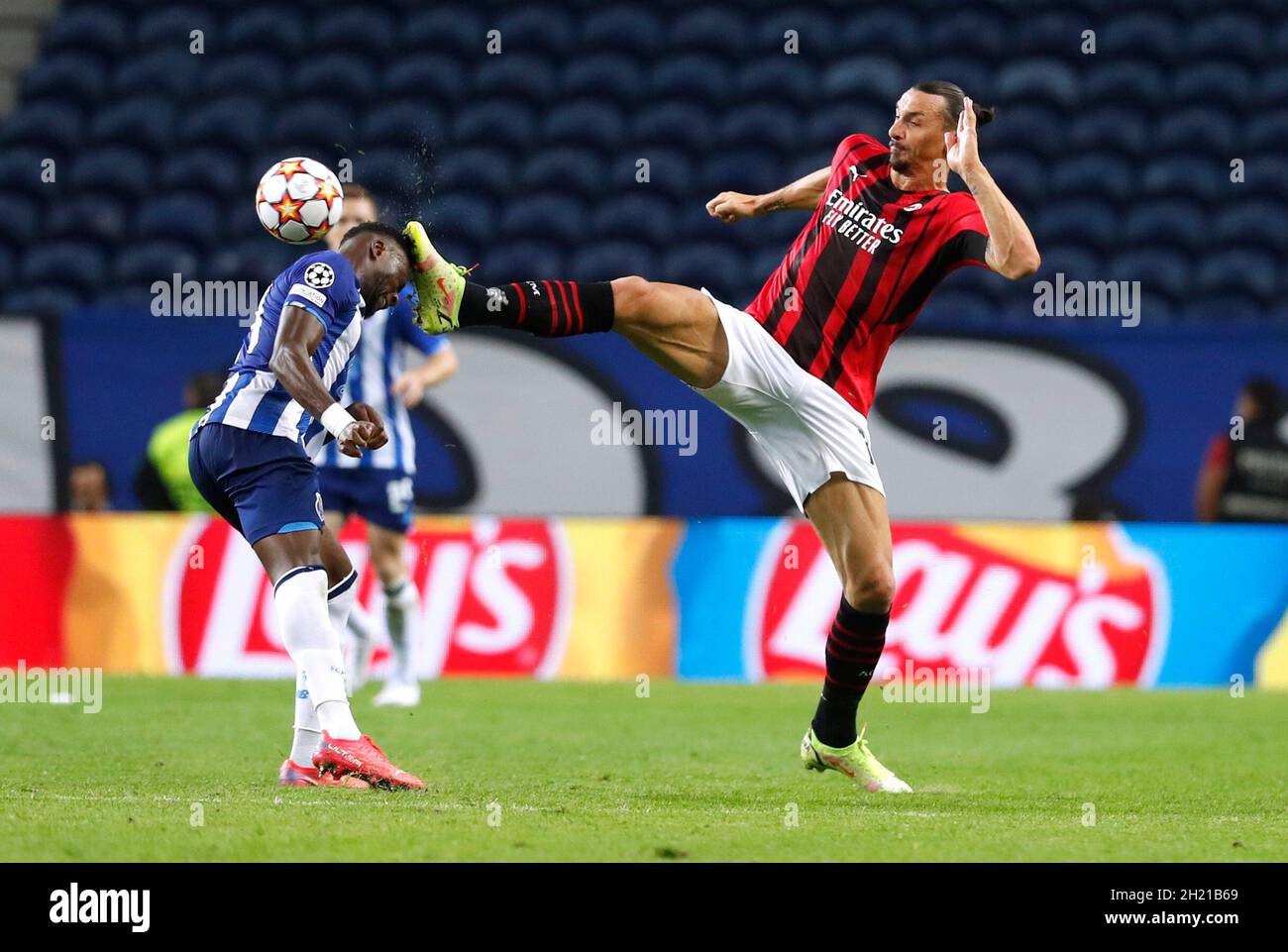 Soccer Football Champions League Group B Fc Porto V Ac Milan Estadio Do Dragao Porto Portugal October 19 2021 Ac Milan S Zlatan Ibrahimovic Fouls Fc Porto S Chancel