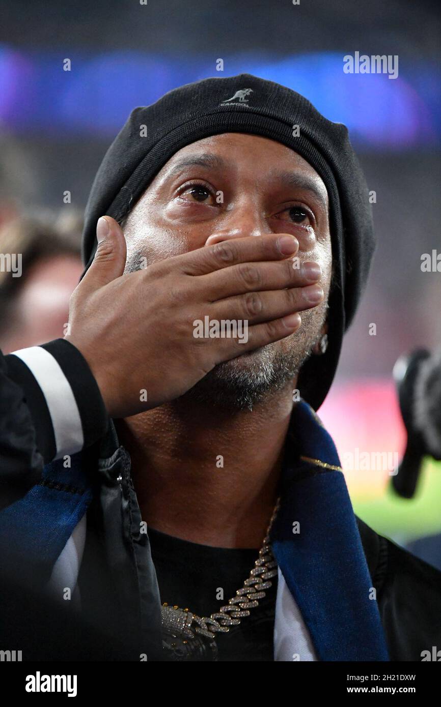 Ronaldinho - PSG vs RB Leipzig - Ligue 1 Uber Eats in Parc des Princes ...