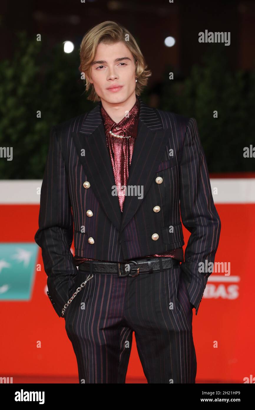 Rome, Italy. 19th Oct, 2021. Roma Cinema Fest 2021, Film Fest, Red carpet of the film 'Crazy for football'. In the photo: Simone Baldasseroni (Biondo) in Dolce and Gabbana Credit: Independent Photo Agency/Alamy Live News Stock Photo