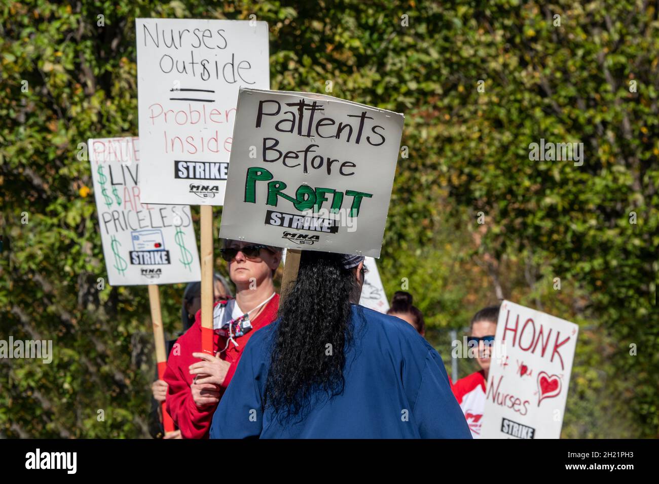 Plymouth, Minnesota. October 17, 2021.  Alllina WestHealth hospital closes the emergency room and urgent care while the nurses strike to seek a new co Stock Photo