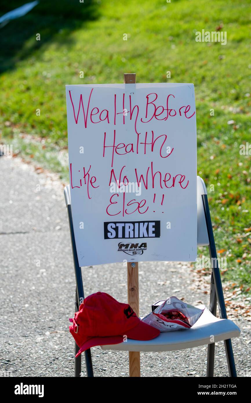 Plymouth, Minnesota. October 17, 2021.  Alllina WestHealth hospital closes the emergency room and urgent care while the nurses strike to seek a new co Stock Photo