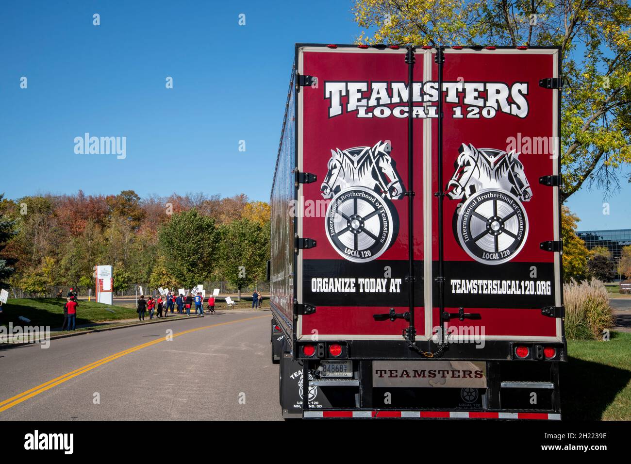 Plymouth, Minnesota. October 17, 2021.  Alllina WestHealth hospital closes the emergency room and urgent care while the nurses strike to seek a new co Stock Photo