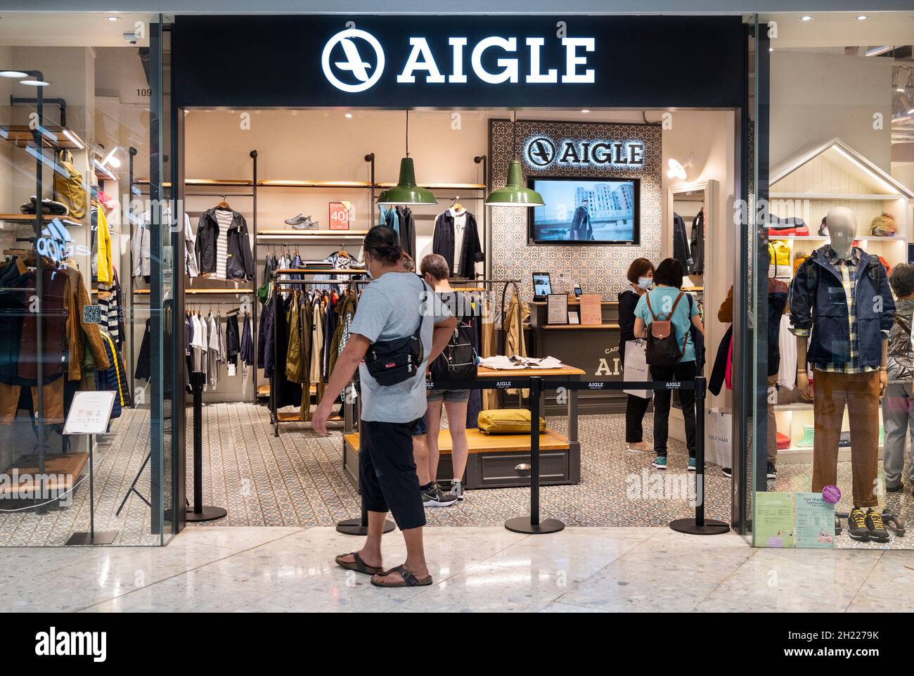 Hong Kong, China. 07th Oct, 2021. Shoppers seen at French fashion brand, store at Tung Chung district in Hong Kong. (Photo by Budrul Chukrut/SOPA Images/Sipa Credit: Sipa USA/Alamy