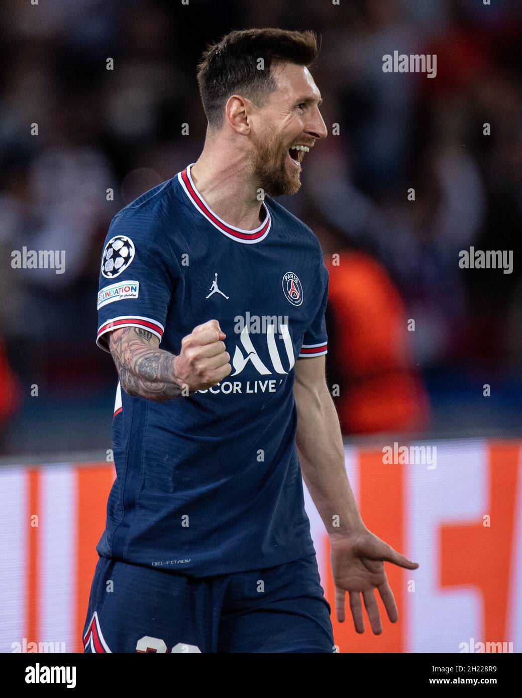Lionel Messi in PSG shirt celebrates after scoring goal Stock Photo - Alamy