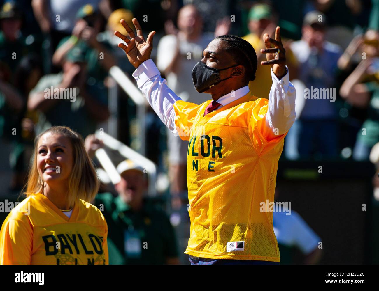 Former NFL quarterback Robert Griffin III on the sideline working for ESPN  during the USC Spring Football game. Saturday, April 23, 2022 in Los  Angeles. (Kevin Reece via AP Stock Photo - Alamy