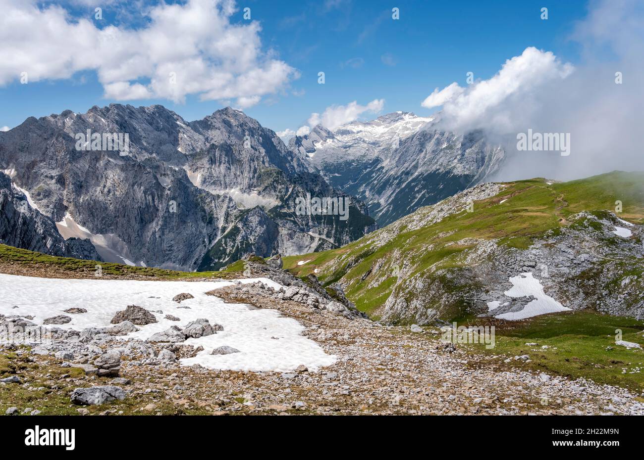 View into the Reintal valley and of the peaks of the Wetterstein mountains, on the left Hochwanner and Hinterreintalschrofen, on the right summit of Stock Photo