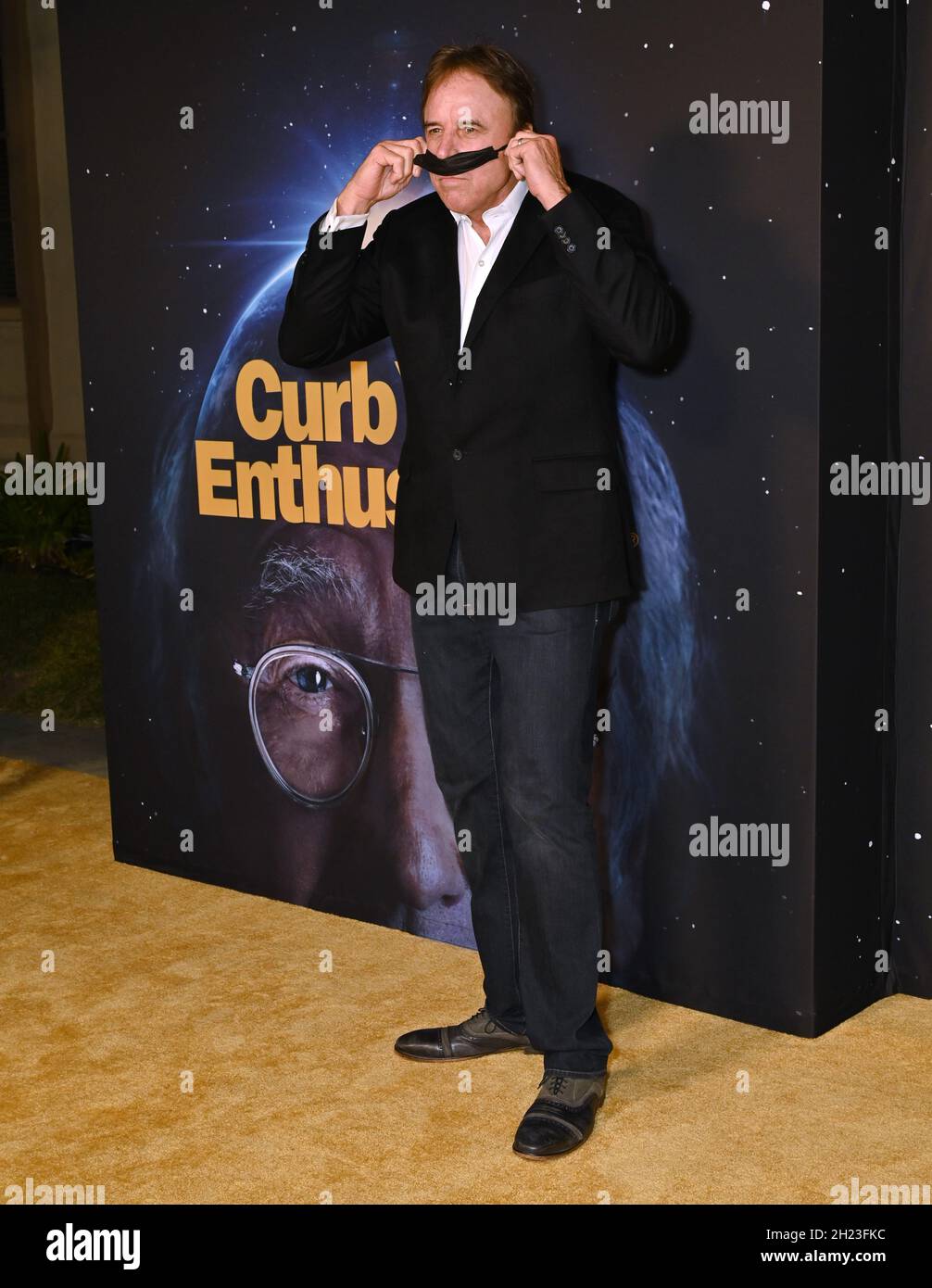 Los Angeles, USA. 19th Oct, 2021. LOS ANGELES, USA. October 19, 2021: Kevin Nealon at the season premiere for HBOs 'Curb Your Enthusiasm' at Paramount Studios. Picture Credit: Paul Smith/Alamy Live News Stock Photo