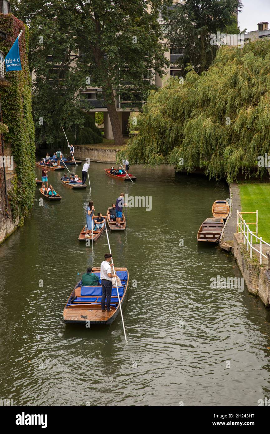 UK, England, Cambridgeshire, Cambridge, punts on River Cam from Magdalene bridge Stock Photo