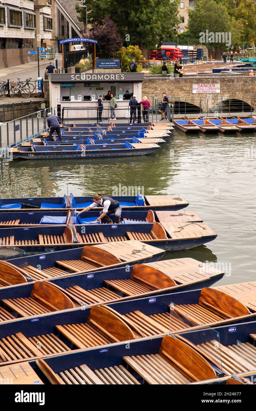 UK, England, Cambridgeshire, Cambridge, Mill Lane Punting Station, punts on River Cam at Scudamore's boatyards booth Stock Photo