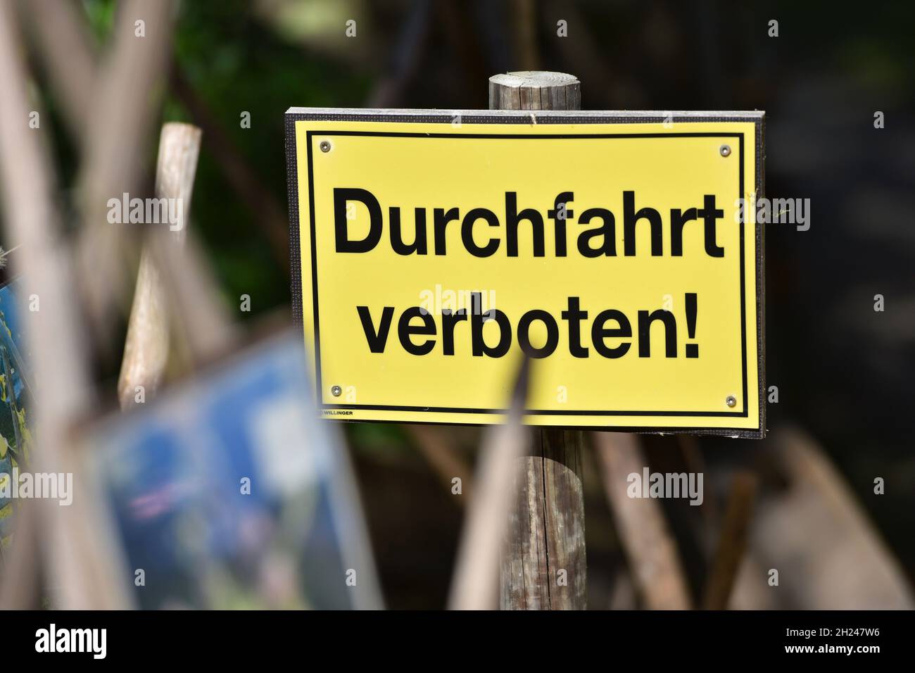 Schild 'Durchfahrt verboten' - Sign 'passage banned' Stock Photo