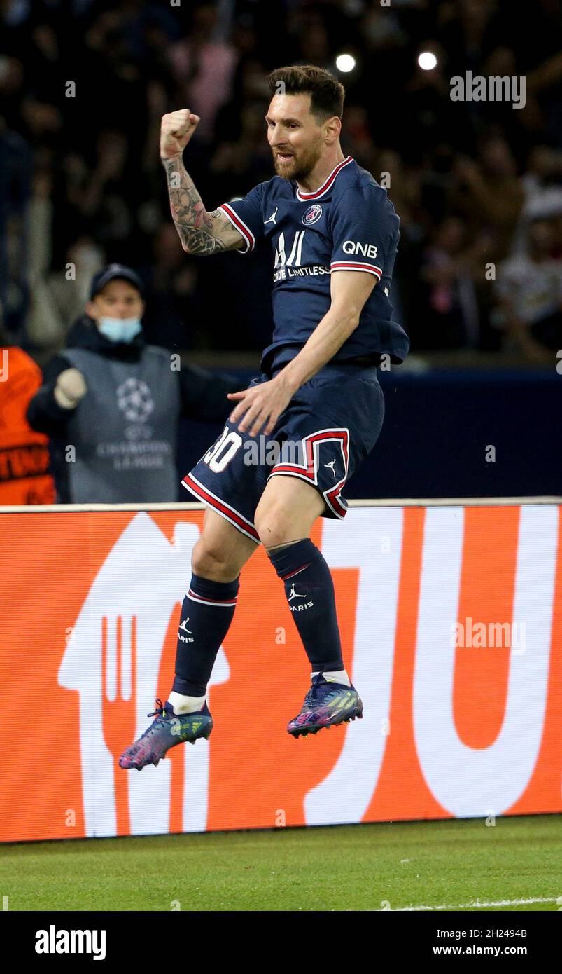 firo: 19.10.2021, football, UEFA Champions League, CL, CHL, season  2021/2022, group stage, PSG, Paris Saint Germain - RB Red Bull Leipzig 3: 2  Lionel Messi of PSG celebrates his second goal on