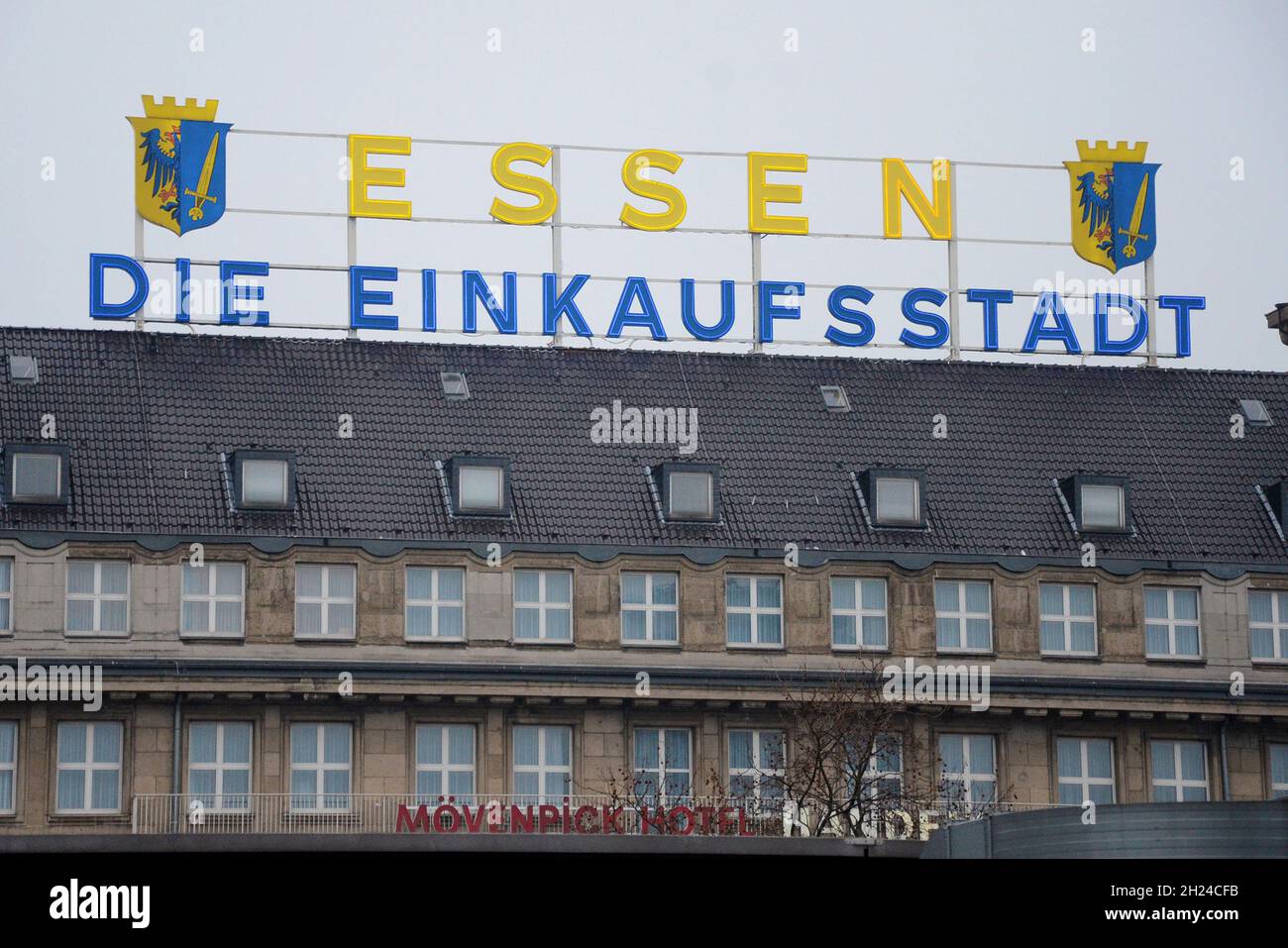 Aufschrift 'Essen, die Einkaufsstadt' in der Stadt Essen in Deutschland, Europa - Inscription 'Essen, the shopping city' in the city of Essen in Germa Stock Photo