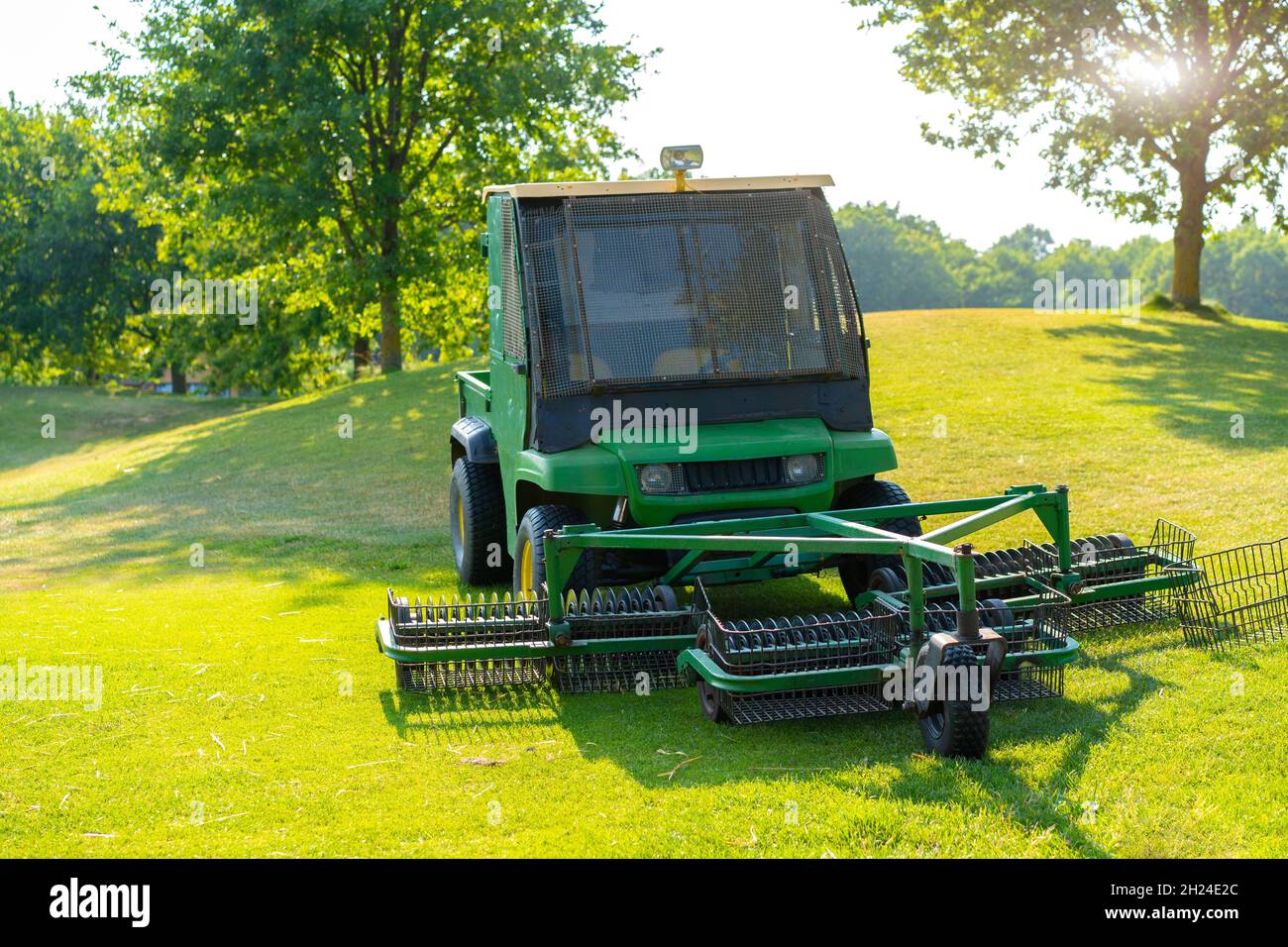 Golf ball piker collector machine Electric car for collect golf balls