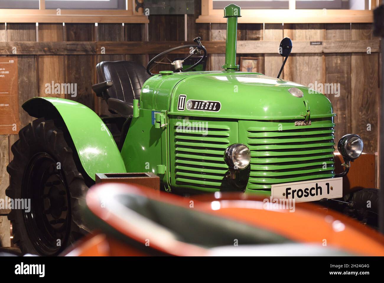 Ein historisches Steyr Traktor im Museum fahr(t)raum in Mattsee, Österreich, Europa - A historic Steyr tractor in the museum fahr(t)raum in Mattsee, A Stock Photo