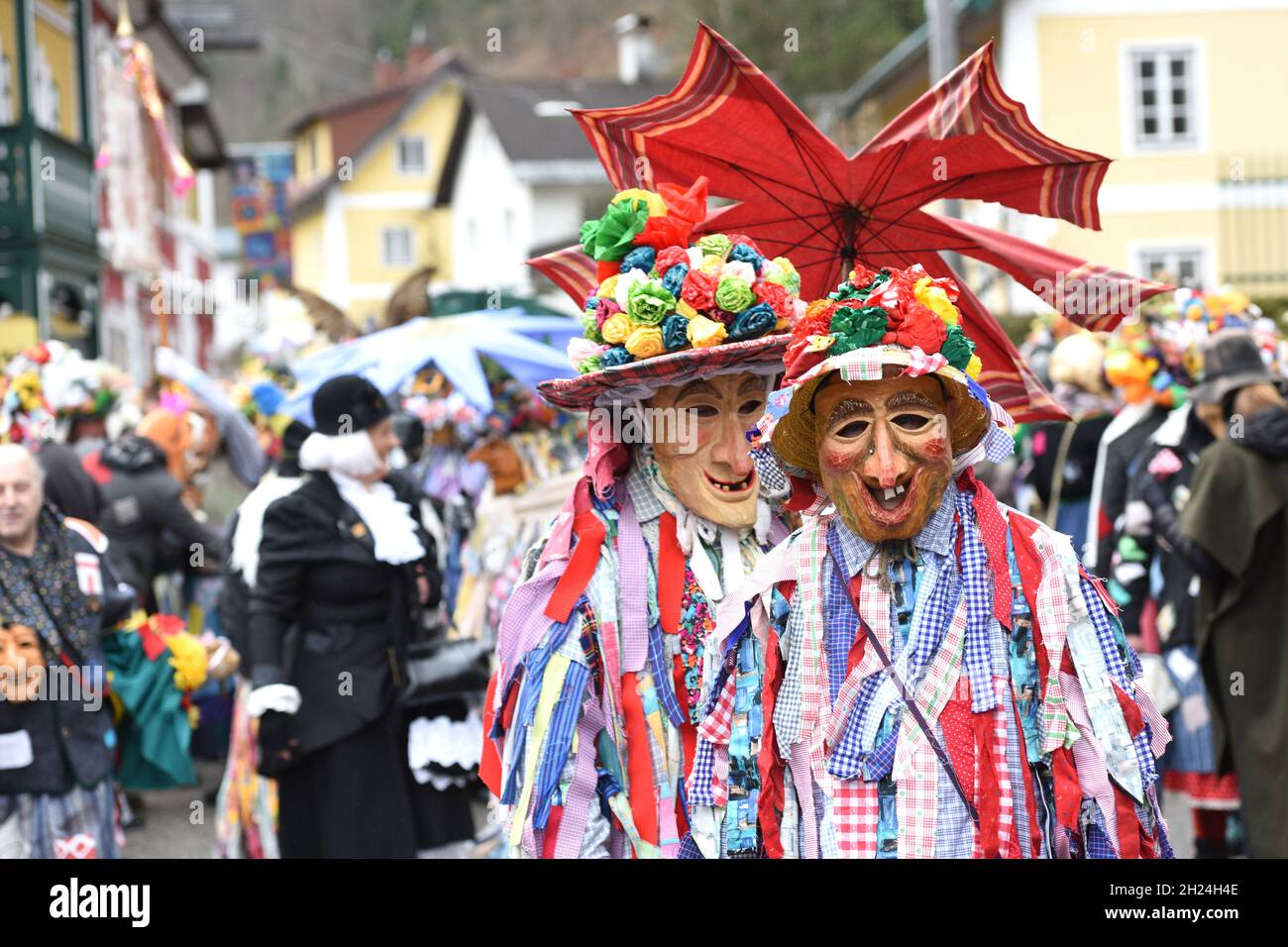 Fasching im Salzkammergut - hier wird noch richtig zünftig gefeiert - auf dem Bild der „Fetzenzug“ in Ebensee (Bezirk Gmunden, Oberösterreich, Österre Stock Photo