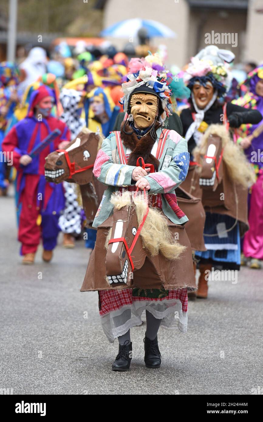 Fasching im Salzkammergut - hier wird noch richtig zünftig gefeiert - auf dem Bild der „Fetzenzug“ in Ebensee (Bezirk Gmunden, Oberösterreich, Österre Stock Photo