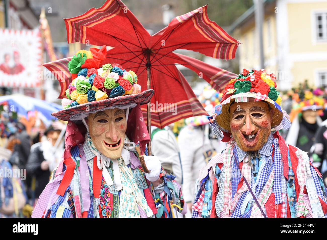 Fasching im Salzkammergut - hier wird noch richtig zünftig gefeiert - auf dem Bild der „Fetzenzug“ in Ebensee (Bezirk Gmunden, Oberösterreich, Österre Stock Photo