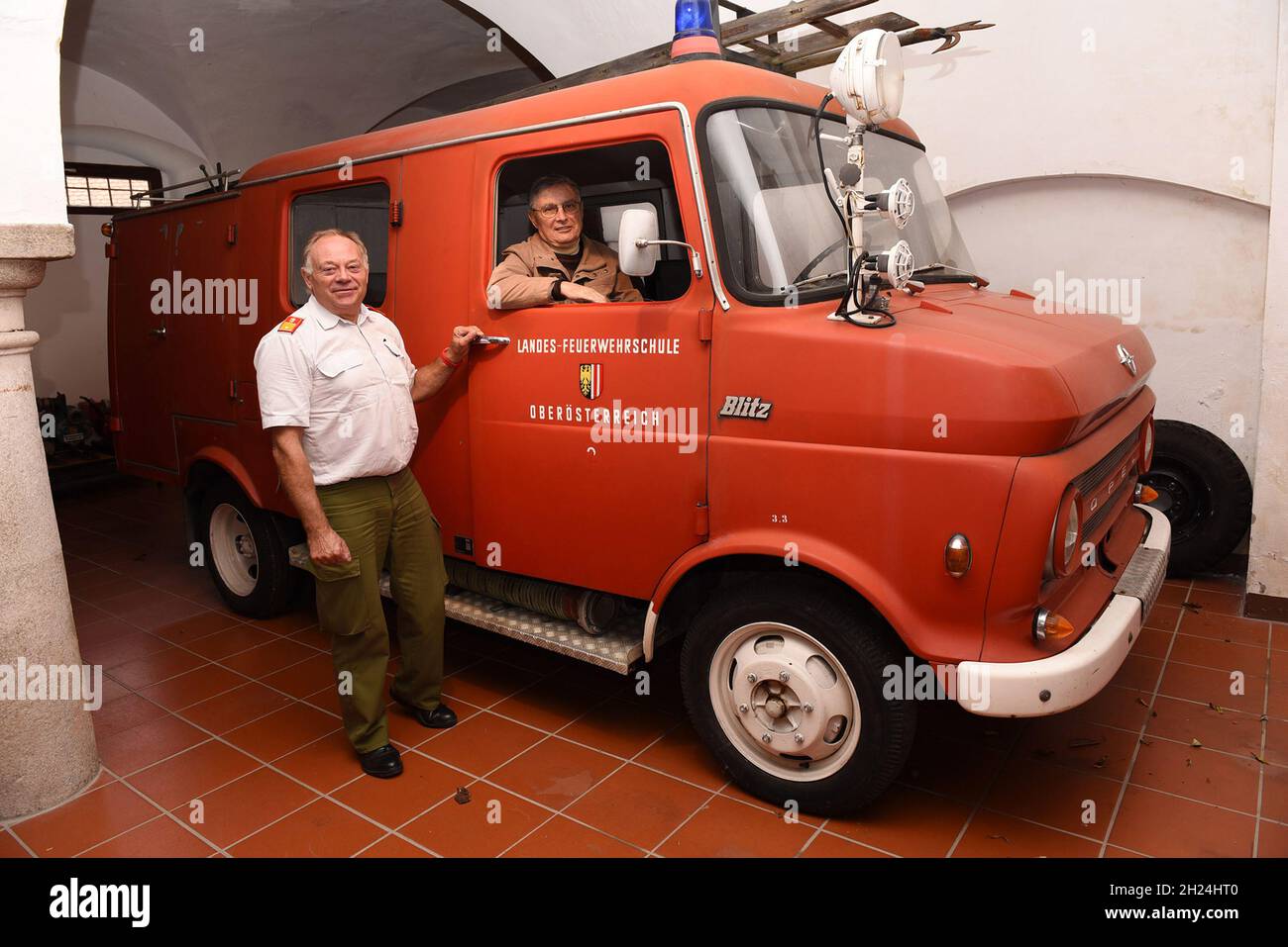 Historisches Feuerwehrfahrzeug im Feuerwehr-Museum in Sankt Florian,  Österreich, Europa - Classic fire engine in the Fire Brigade Museum in  Sankt Flor Stock Photo - Alamy