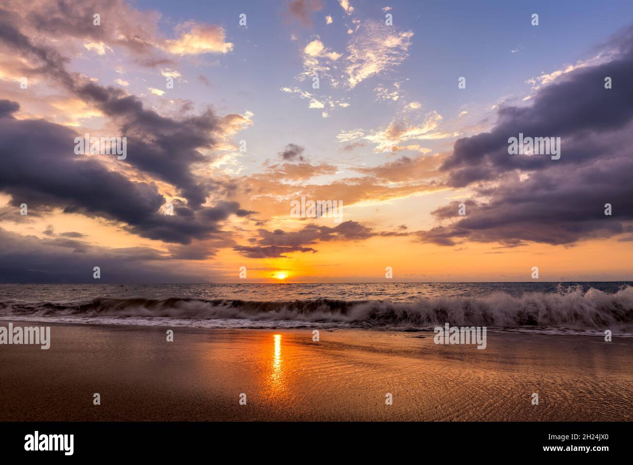 Beautiful ocean wave on beach hi-res stock photography and images - Alamy
